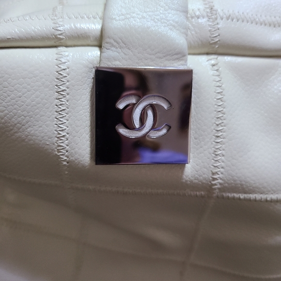 Chanel Bag - Picture 3 of 16